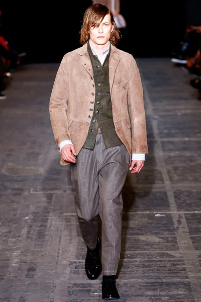 Look 28